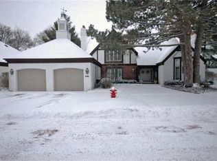 1105 Burr Ridge Club Dr, Burr Ridge, IL 60527