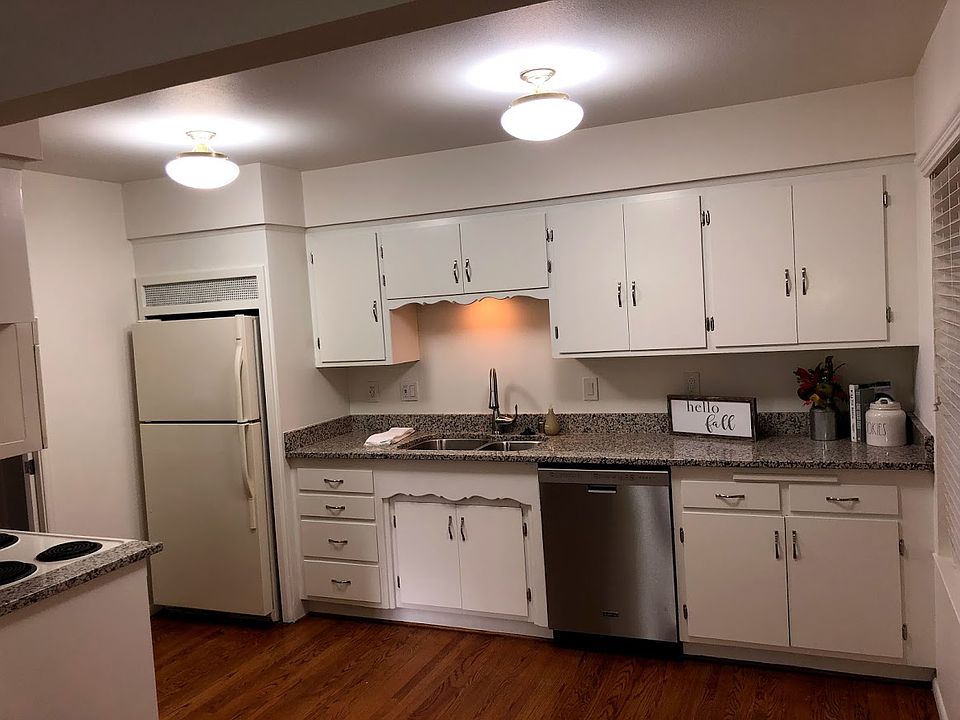 2nd image of 2206 Landon Ln