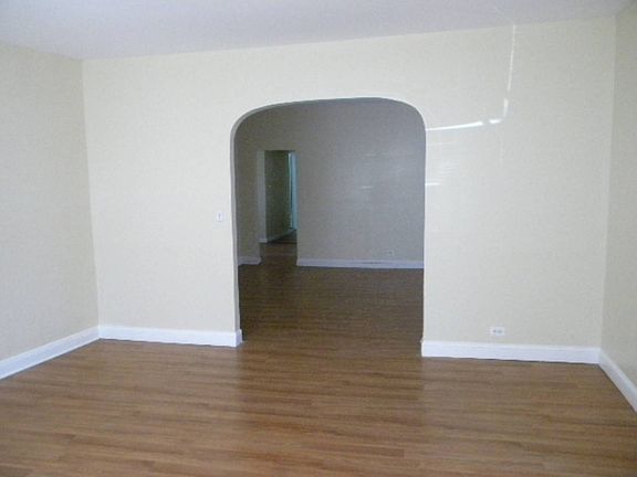 4th image of 761 E 211th St 1 Fl 1