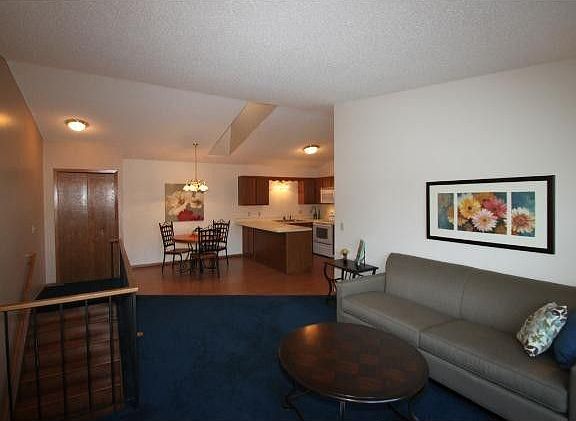4th image of 1018 Pondview Ct