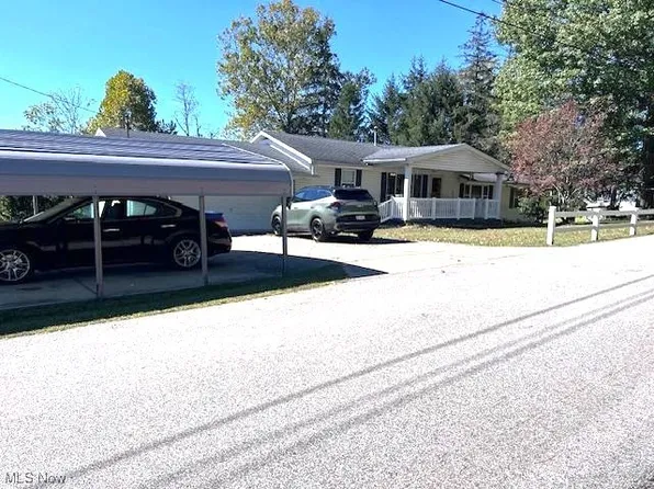 135 Dupont Cir, Washington, WV 26181