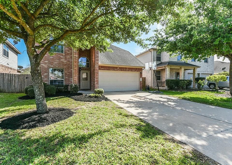 1st image of 2115 Castle Gardens Ln