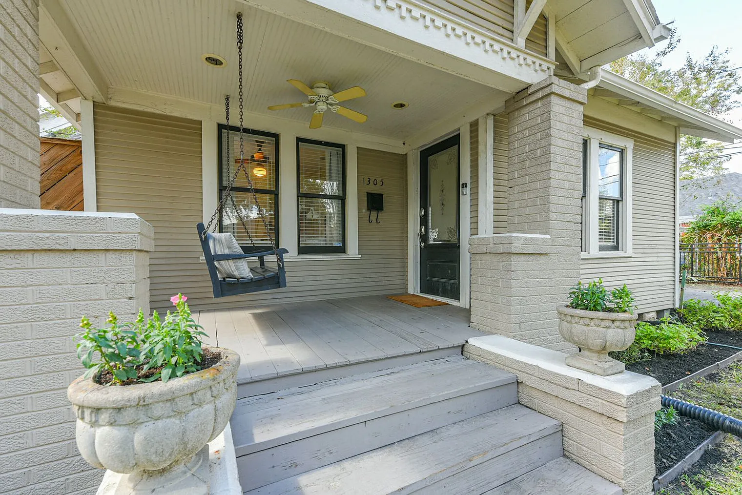 2 bed, 1.0 bath, 947 sqft, $3,880 — Photo 4