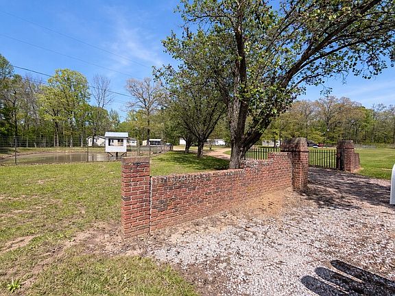 3rd image of 660 Loden Rd