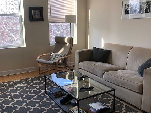3rd image of 1029 N Wood St #3