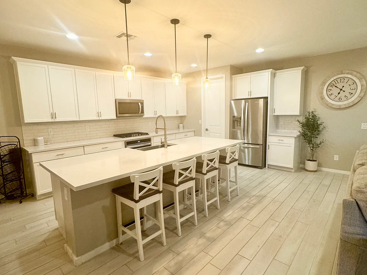 5 bed, 2528 sqft, $3,100 — Photo 3