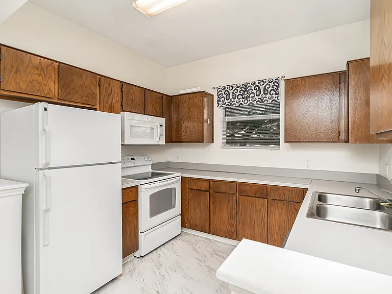 3329 Rosedale Ave #21 — Photo 8