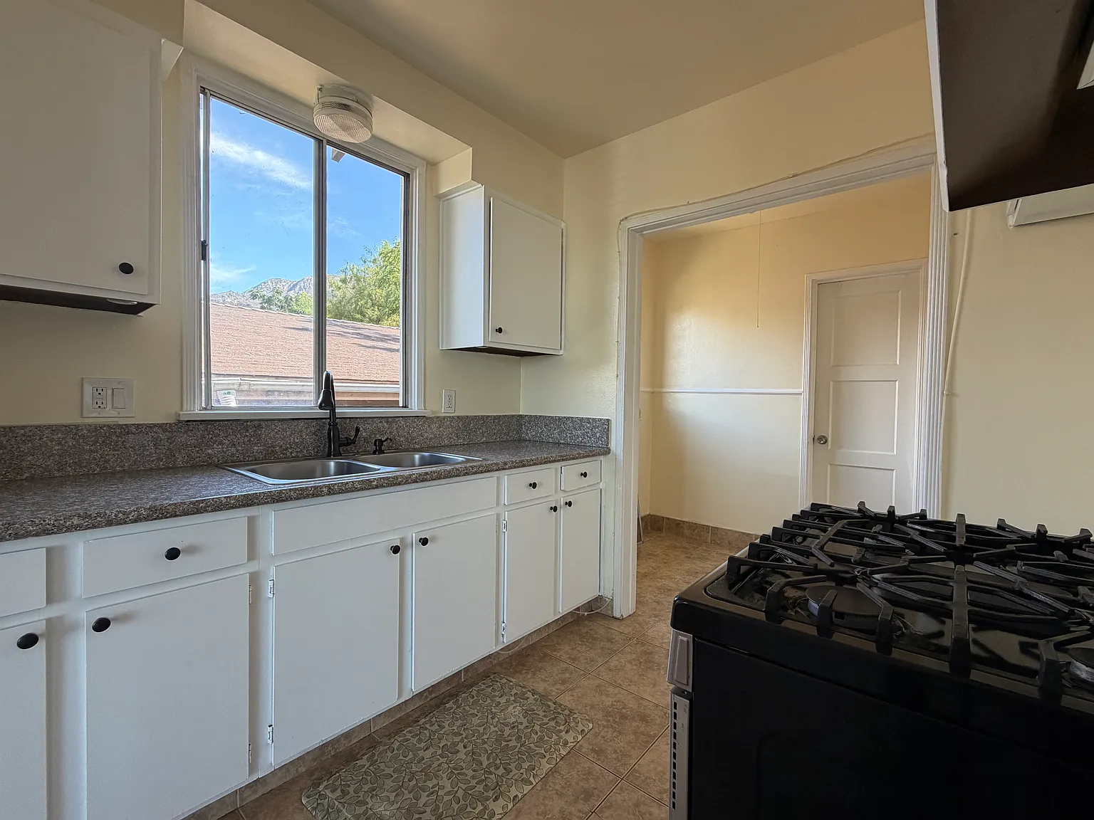 2 bed, 891 sqft, $2,400 — Photo 4