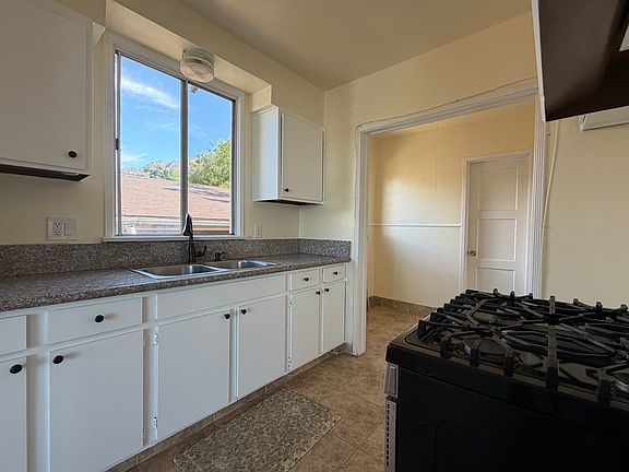 4th image of 10328 Silverton Ave
