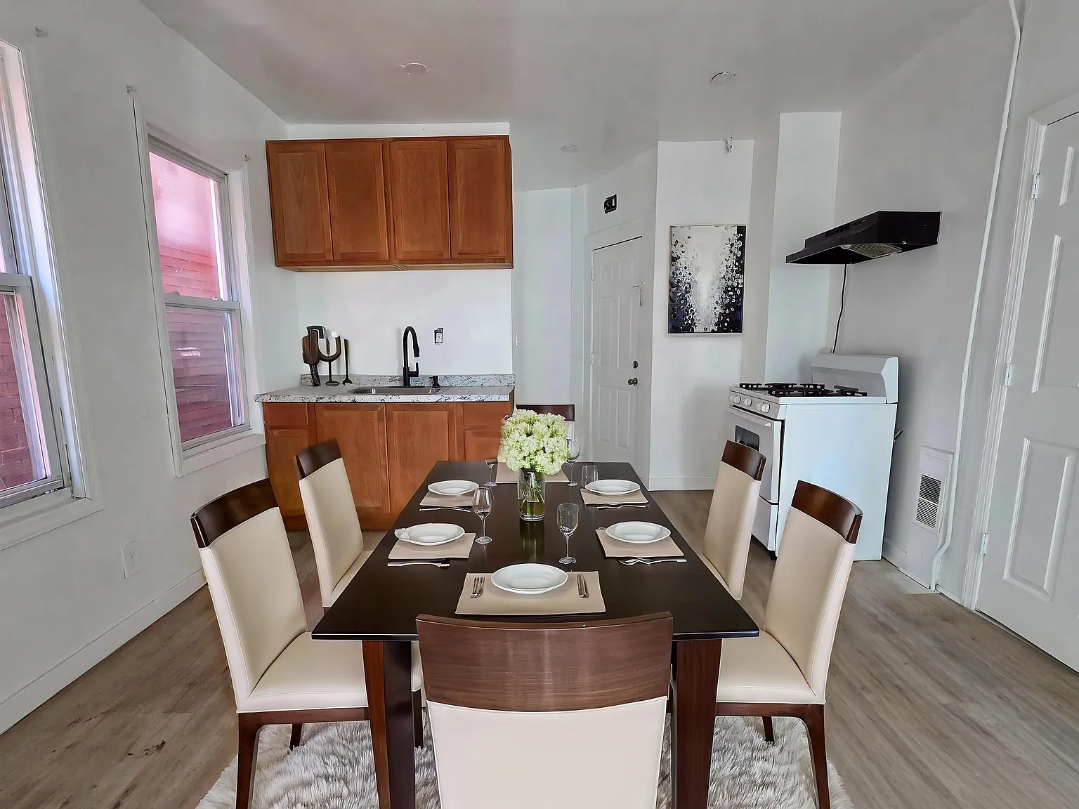 2 bed, 1.0 bath, 800 sqft, $2,050 — Photo 3