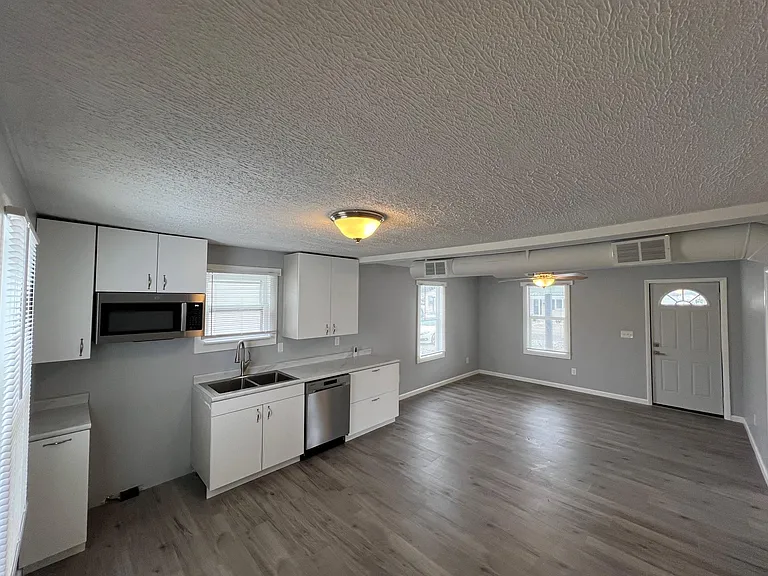 1144 Campbell St — Photo 5