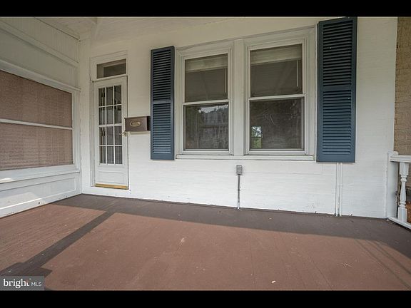 3rd image of 212 Grove Ave