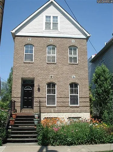 2257 W 7th St photo 1