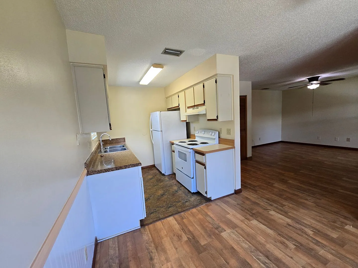 Charming 2-bedroom, 1-bath Condo — Photo 3