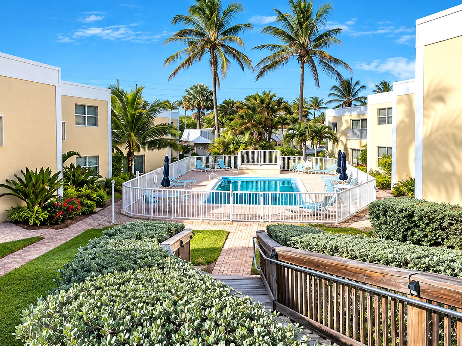 2 bed, 1.5 bath, 1093 sqft, $2,500 — Photo 2