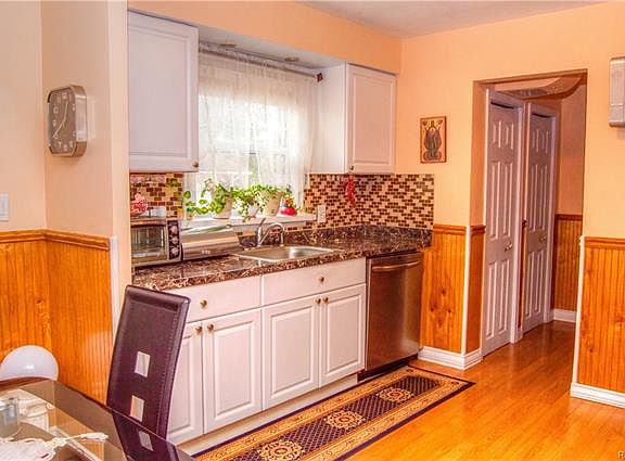 3rd image of 34735 Bridgeman St