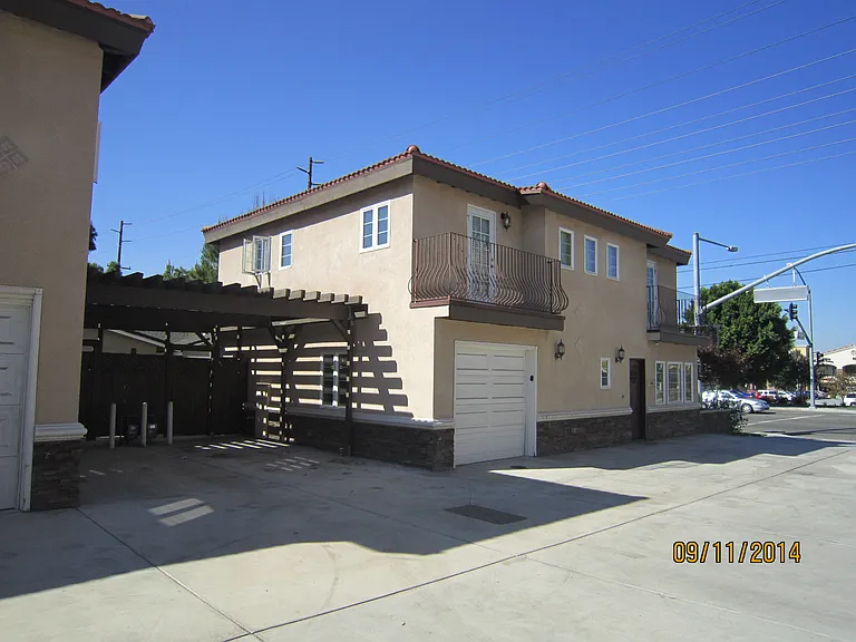 1334 S Grand Ave — Photo 3