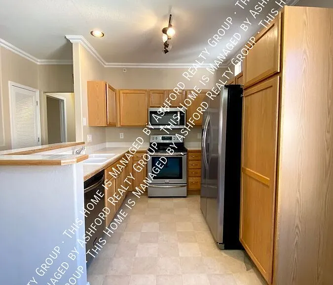 1450 Courtyard Hts — Photo 6