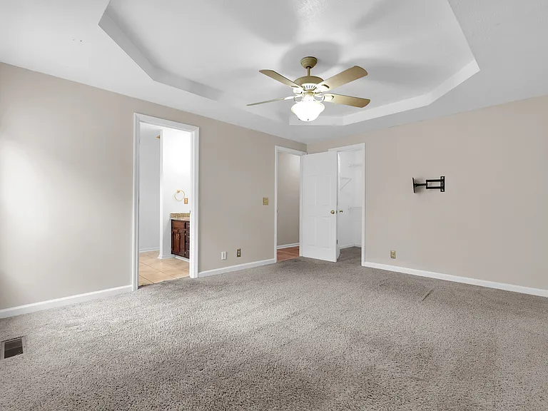 1104 Crestfield Dr — Photo 23
