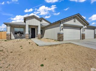 101 Mountain View Dr, Fernley, NV 89408