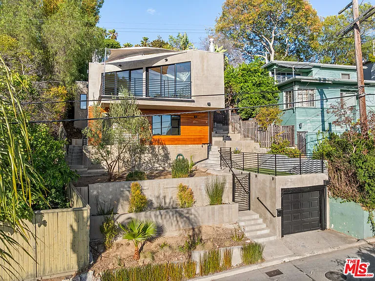 3921 Clayton Ave — Photo 3