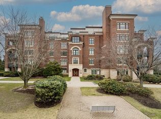 120 Seaver St #C102, Brookline, MA 02445