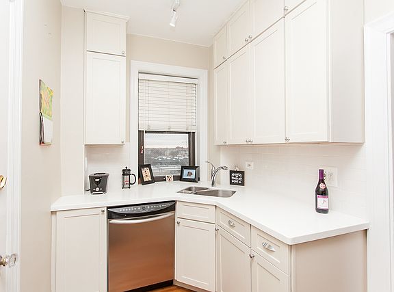 4th image of 3520 N Lake Shore Dr APT 7H