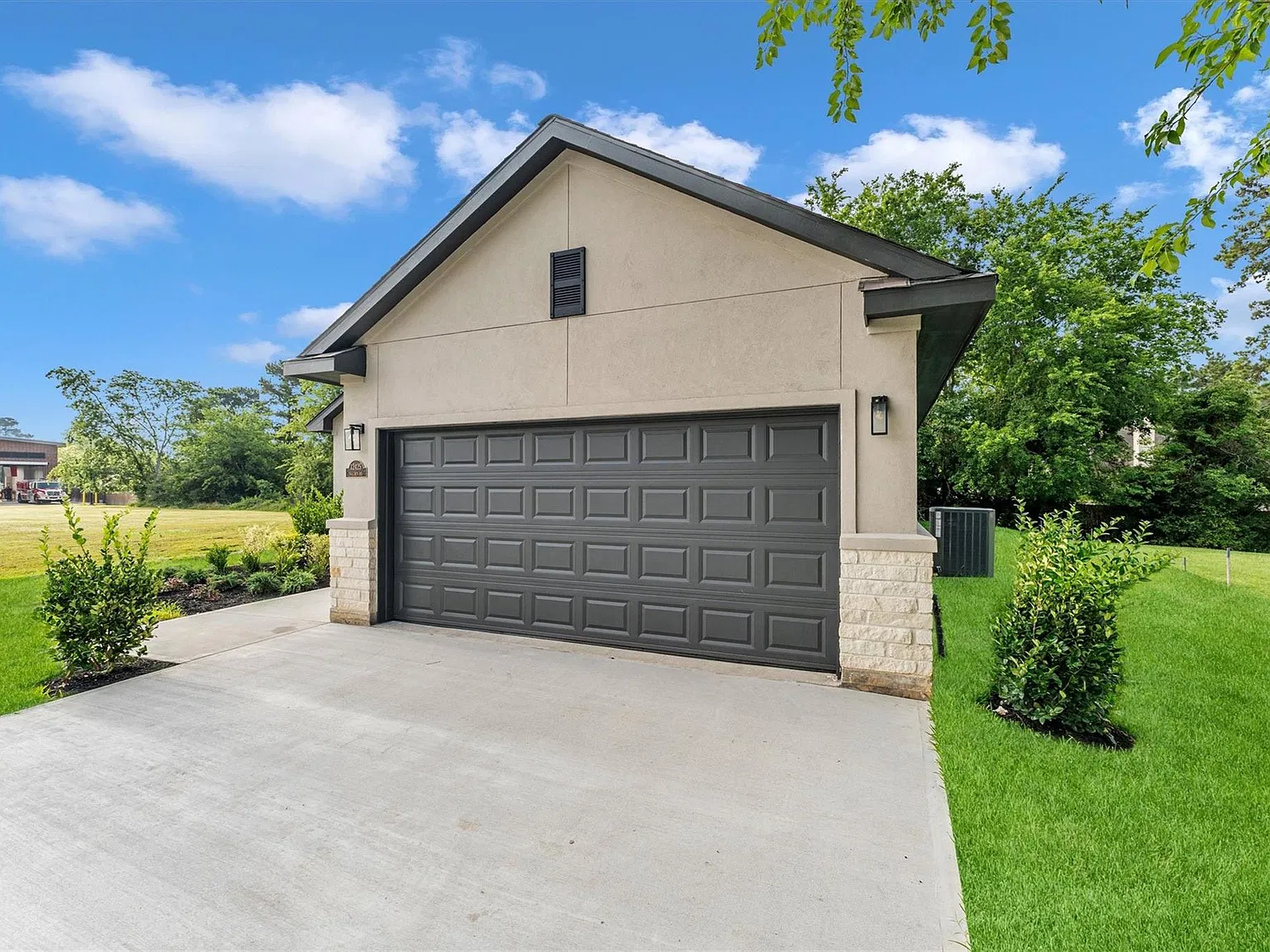 4 bed, 2.5 bath, $2,500 — Photo 3