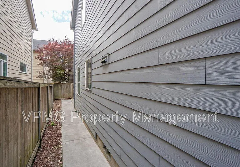 423 NW 153rd St — Photo 32