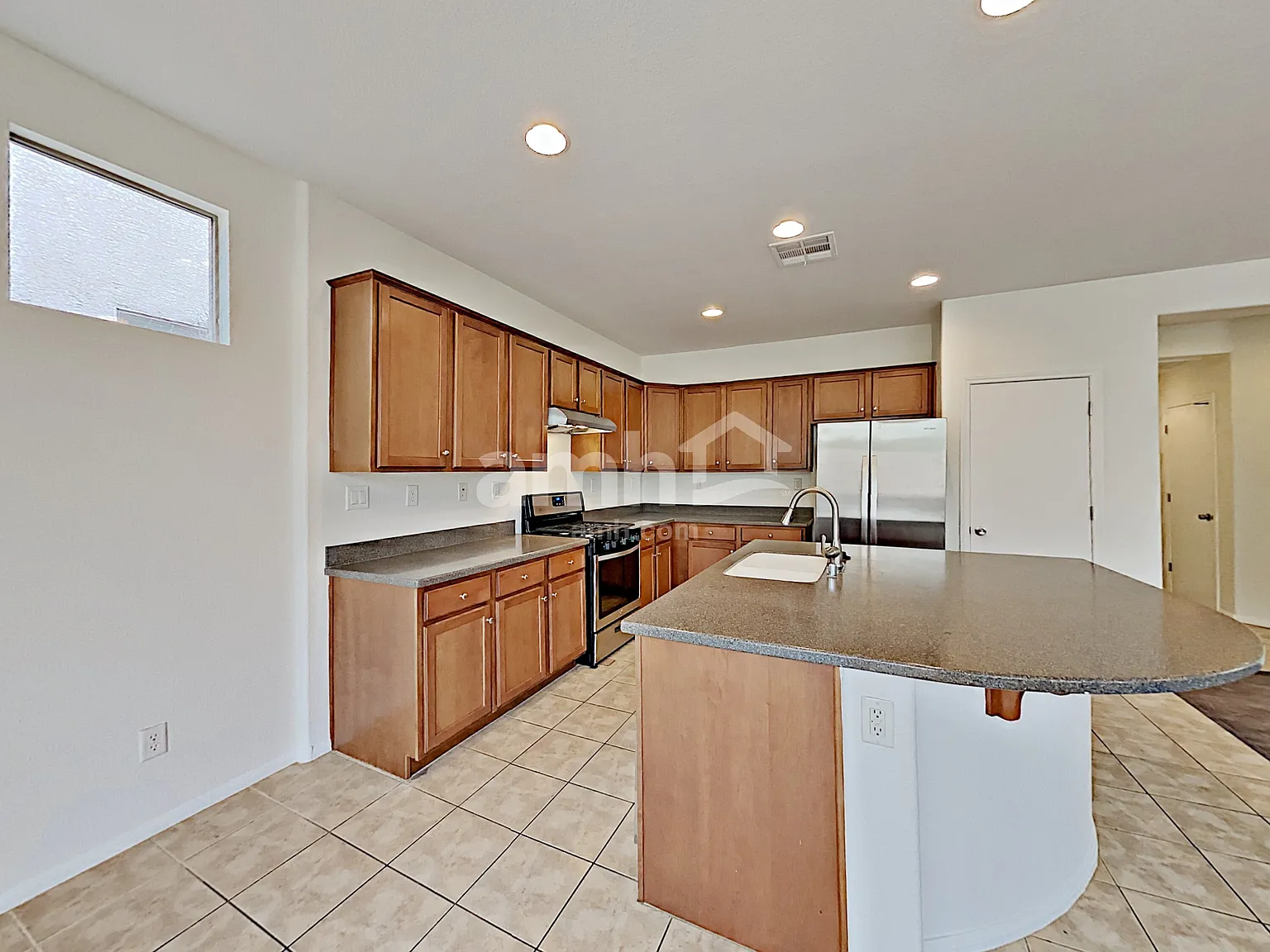 3 bed, 2.5 bath, 1700 sqft, $2,135 — Photo 3