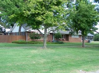 409 SW 2nd St, Lindsay, OK 73052