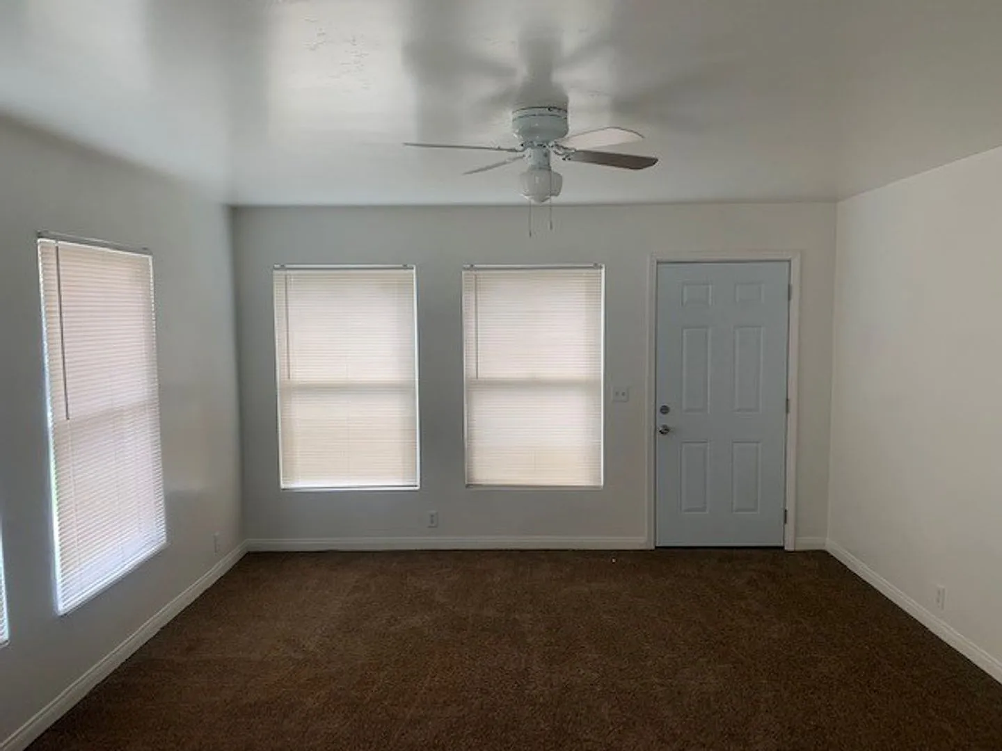 013 - 213 Oildale Dr A-C — Photo 3