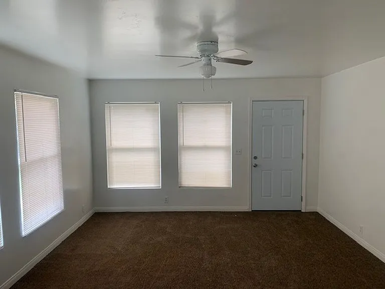 213 Oildale Dr #A-C — Photo 3