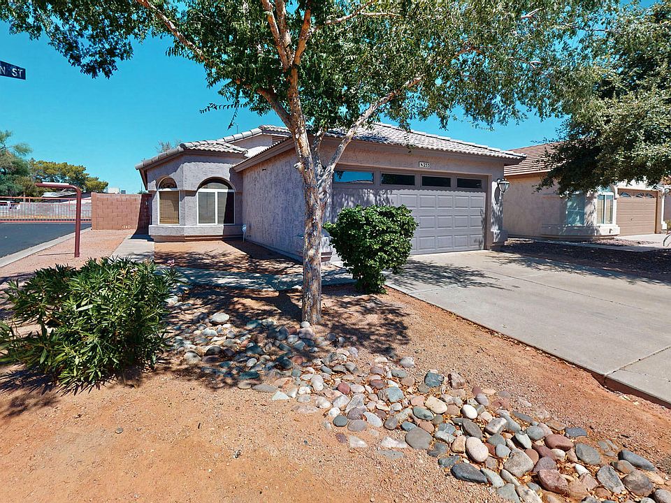 1st image of 233 N Saffron Cir