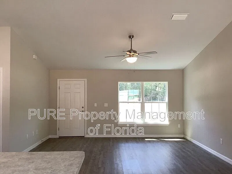 3 bed, 2.0 bath, 1373 sqft, $1,645 — Photo 3