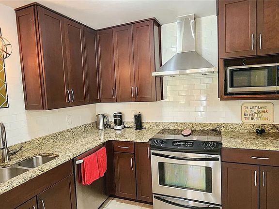5th image of 2367 Seville Ave