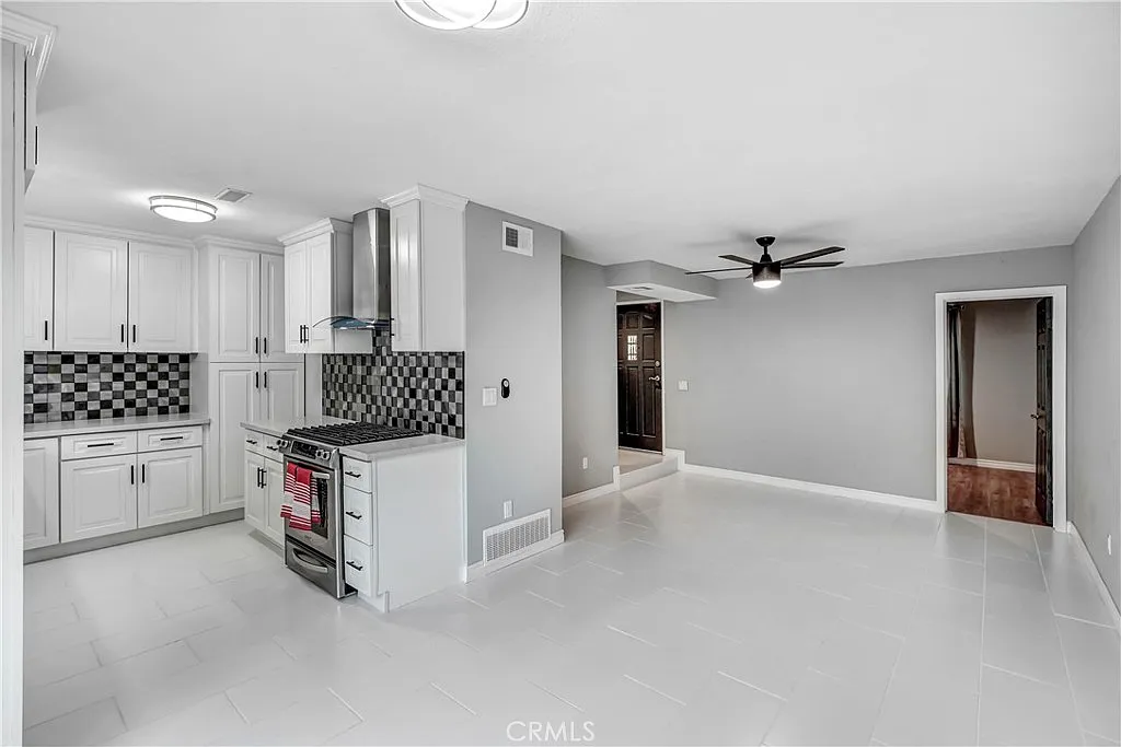 2 bed, 1.5 bath, 966 sqft, $2,100 — Photo 4