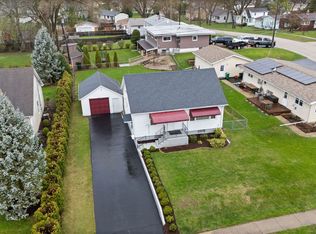 1715 Clay St, Woodstock, IL 60098