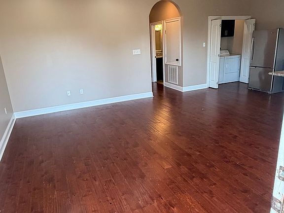 4th image of 5746-5748 Cameron Blvd