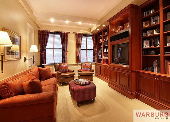 Sold by Warburg | media 30