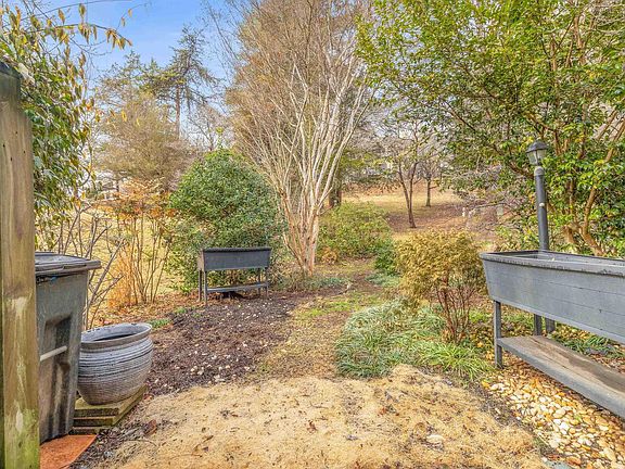 4th image of 722 Exton Ct