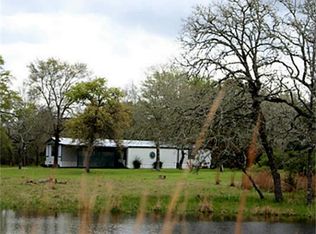 2120 Oakridge Rd, Weimar, TX 78962