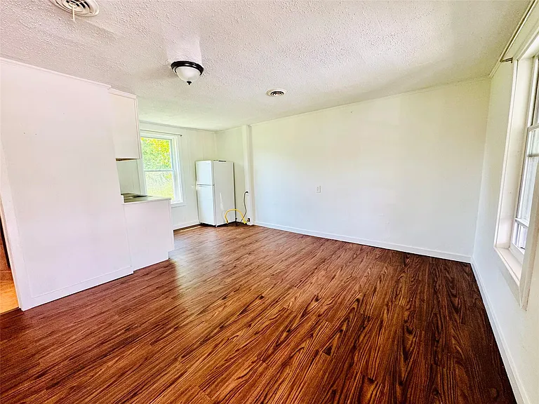 507 Lakeville Rd #9 — Photo 2