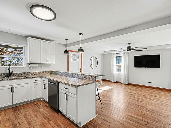 4th image of 1179 Ridge Ave