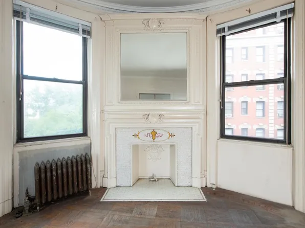 194 Riverside Drive image 3 of 26