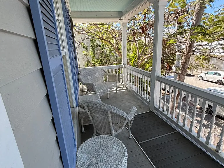 1211 Varela St — Photo 3