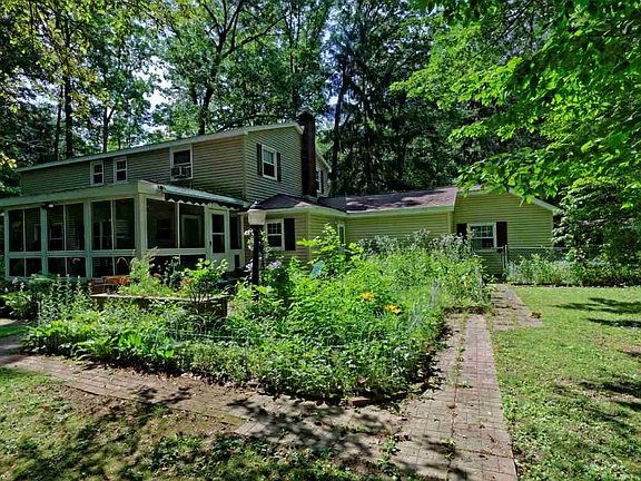 2nd image of 7 Hemlock Dr