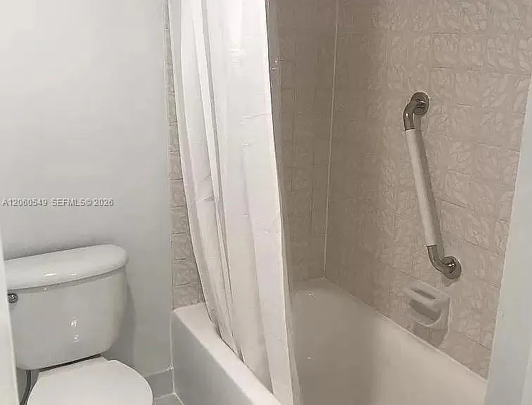 6039 Collins Ave #516 — Photo 11