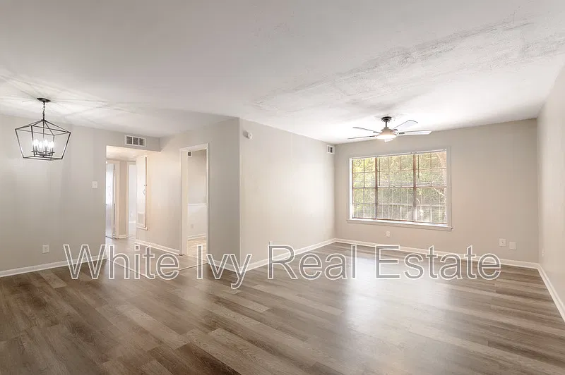2 bed, 1.0 bath, 925 sqft, $950 — Photo 1