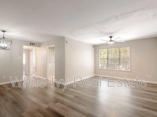 818 University Ave APT 6, Huntsville, TX 77320